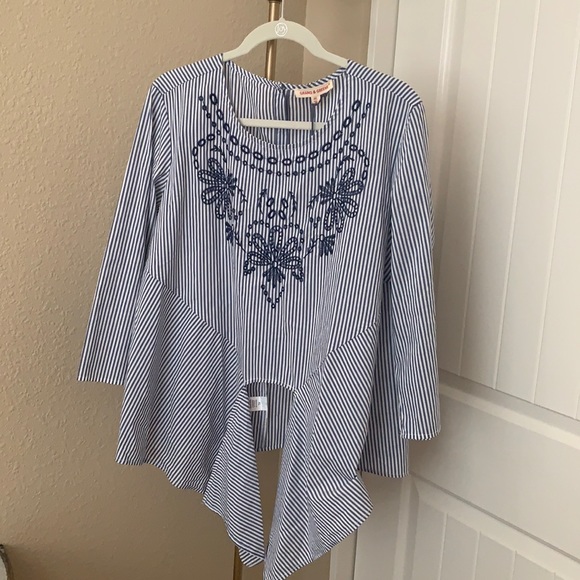 Grand and Greene Front Tie Top - Picture 2 of 8